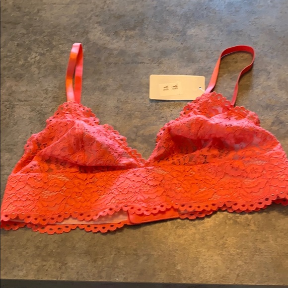 Wacoal Other - Btemptd Wacoal bralette in pink
